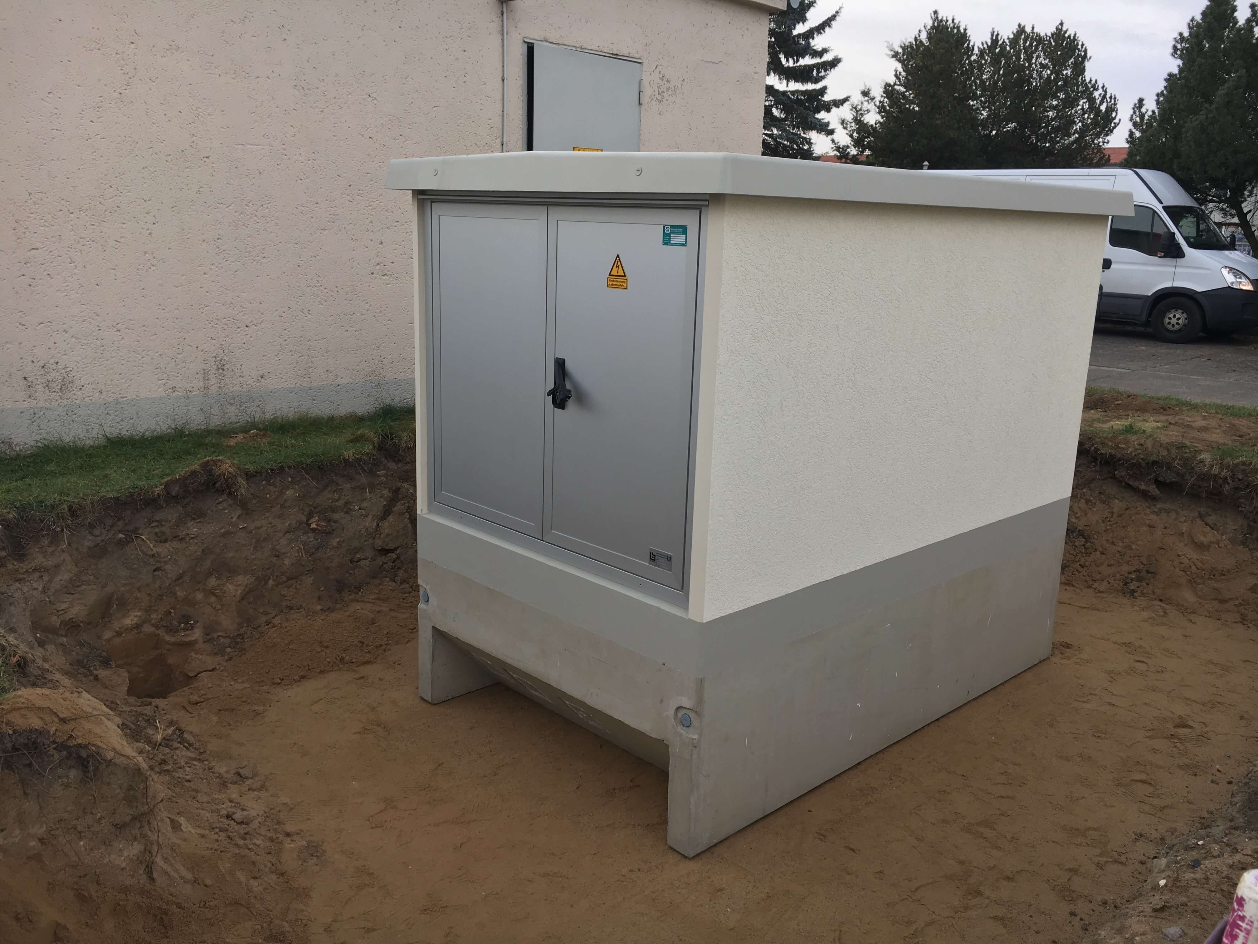 Mietstation aufgestellt fuer flexible Stromversorgung